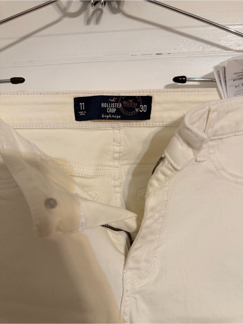 Hollister Cream High-Rise Crop Jeans
